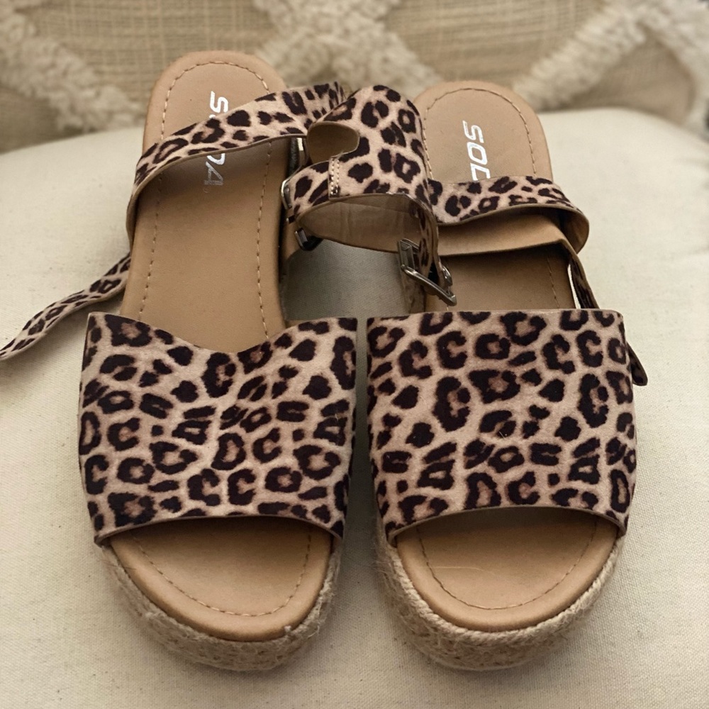 Size 8 Leopard Soda Platform Sandals